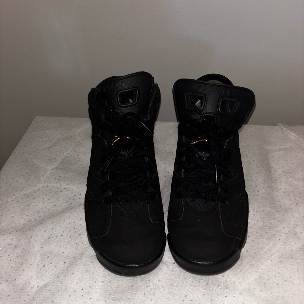 Air Jordan 6s Boys 4.5Y Sneakers in Black